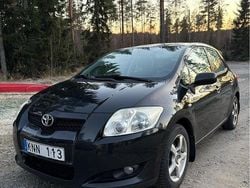 Svart Begagnad 2010 Toyota Auris Halvkombi | 32 000 kr (Marknadspris)