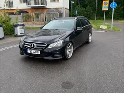 Svart Begagnad 2016 Mercedes E220 Avantgarde Kombi | 89 000 kr