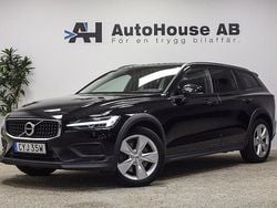 Svart Begagnad 2022 Volvo V60 CC Kombi | 329 000 kr (Bra pris)