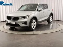 Grå Begagnad 2023 Volvo XC40 Core SUV | 354 900 kr (Marknadspris)