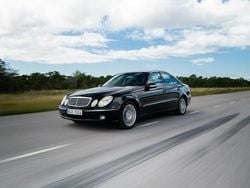 Svart Begagnad 2002 Mercedes E320 Sedan | 65 000 kr
