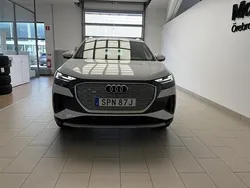 Glaciärvit metallic Begagnad 2024 Audi Q4 e-tron Advanced Plus SUV | 489 000 kr (Marknadspris)