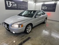 Ljusgrå Begagnad 2004 Volvo S60 Kinetic Sedan | 25 900 kr (Marknadspris)
