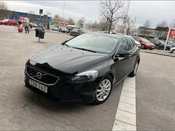 Svart Begagnad 2013 Volvo V40 Momentum Kombi | 129 000 kr (Marknadspris)