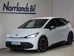 Vit (glacial white metallic) Ny 2025 Cupra Born e-Boost Halvkombi | 399 900 kr (Dyr)