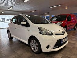 Vit Begagnad 2013 Toyota Aygo Halvkombi | 38 000 kr (Marknadspris)