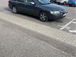 Grå Begagnad 2007 Volvo V70 Kinetic Kombi | 28 000 kr (Lite dyr)