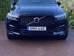 Svart Begagnad 2020 Volvo XC60 R-Design SUV | 398 000 kr (Marknadspris)