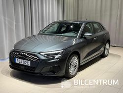 Grå Begagnad 2023 Audi A3 Sportback Advanced Plus Halvkombi | 249 900 kr (Marknadspris)