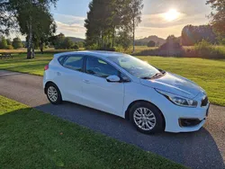 Vit Begagnad 2016 Kia Ceed Halvkombi | 70 000 kr (Bra pris)