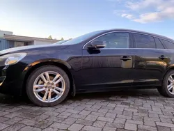 Svart Begagnad 2012 Volvo V60 Summum Kombi | 89 000 kr (Marknadspris)