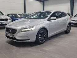 Silver Begagnad 2017 Volvo V40 Momentum Kombi | 154 900 kr (Marknadspris)