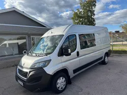 Ljusgrå (grå) Begagnad 2018 Peugeot Boxer Van | 268 900 kr