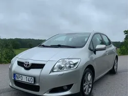 Silver Begagnad 2008 Toyota Auris Halvkombi | 42 000 kr (Marknadspris)