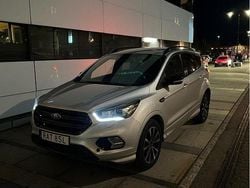Grå Begagnad 2019 Ford Kuga ST-Line SUV | 199 500 kr (Marknadspris)