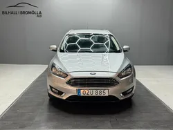 Grå Begagnad 2016 Ford Focus Titanium Kombi | 64 900 kr (Marknadspris)