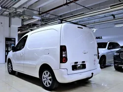 Vit Begagnad 2015 Peugeot Partner Minibuss | 65 000 kr (Marknadspris)