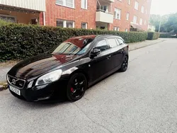 Svart Begagnad 2011 Volvo V60 R-Design Summum Kombi | 68 000 kr (Marknadspris)