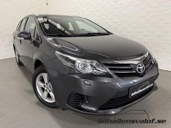Mörkgrå Begagnad 2015 Toyota Avensis Life Kombi | 99 900 kr (Marknadspris)