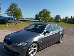 Grå Begagnad 2005 BMW 330 Comfort Edition Sedan | 89 000 kr (Marknadspris)