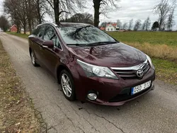 Mörkröd Begagnad 2013 Toyota Avensis Kombi | 59 999 kr (Bra pris)