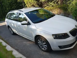 Vit Begagnad 2014 Skoda Octavia Ambition Kombi | 79 000 kr (Marknadspris)