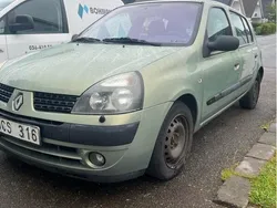 Grön Begagnad 2003 Renault Clio II Expression Halvkombi | 14 000 kr (Bra pris)