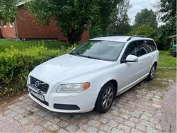 Vit Begagnad 2011 Volvo V70 Drive Kinetic Kombi | 35 000 kr (Marknadspris)