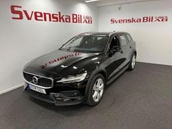 Svart Begagnad 2021 Volvo V60 CC Momentum Kombi | 299 000 kr (Marknadspris)