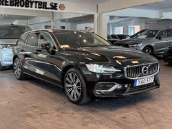 Svart Begagnad 2021 Volvo V60 Inscription Kombi | 299 900 kr (Marknadspris)