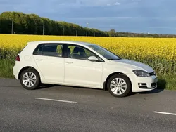 Vit Begagnad 2014 VW Golf VII Halvkombi | 62 000 kr (Marknadspris)