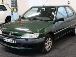 Mörkgrön Begagnad 1998 Peugeot 306 Halvkombi | 26 900 kr