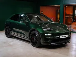 Mörkgrön Begagnad 2024 Porsche Macan Turbo SUV | 1 389 900 kr