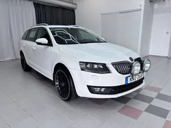 Vit Begagnad 2014 Skoda Octavia Kombi | 104 900 kr (Marknadspris)