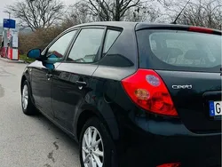 Svart Begagnad 2008 Kia Ceed 4 Halvkombi | 34 900 kr (Marknadspris)
