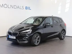 Svart Begagnad 2018 BMW 220 Sport Line Minibuss | 219 900 kr