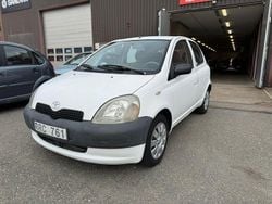 Vit Begagnad 2000 Toyota Yaris Halvkombi | 11 900 kr (Marknadspris)
