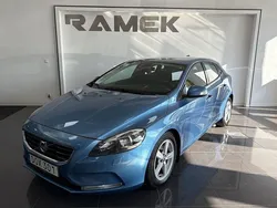 Blå Begagnad 2014 Volvo V40 Kinetic Kombi | 136 000 kr (Marknadspris)