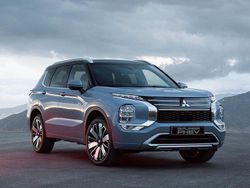 Vit Ny 2025 Mitsubishi Outlander Edition SUV | 539 900 kr