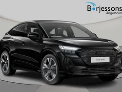 Svart Ny 2025 Audi Q4 Sportback e-tron S-Line SUV | 749 700 kr (Marknadspris)