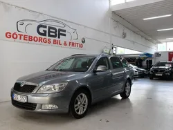 Mörkgrå Begagnad 2012 Skoda Octavia Elegance Kombi | 59 900 kr (Marknadspris)