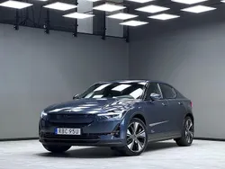 Mörkblå Begagnad 2023 Polestar 2 Pilot Sedan | 479 900 kr