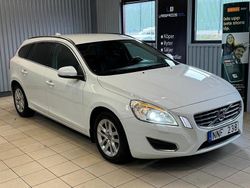 Vit Begagnad 2012 Volvo V60 Momentum Kombi | 84 900 kr (Marknadspris)