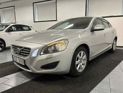 Ljusgrå Begagnad 2012 Volvo S60 Momentum Sedan | 114 500 kr (Marknadspris)