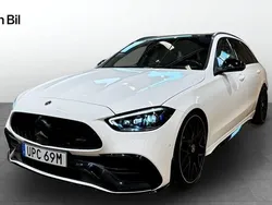 Vit Begagnad 2022 Mercedes C300e AMG Kombi | 389 900 kr