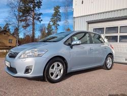 Ljusblå Begagnad 2011 Toyota Auris Hybrid Halvkombi | 125 900 kr (Marknadspris)