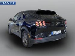 Svart Begagnad 2021 Ford Mustang Mach-E SUV | 369 900 kr (Marknadspris)