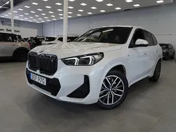 Grå (space silver metallic) Begagnad 2023 BMW iX1 M Sport SUV | 489 900 kr (Marknadspris)