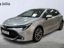 Silver Begagnad 2024 Toyota Corolla Hybrid Style Halvkombi | 289 900 kr (Marknadspris)