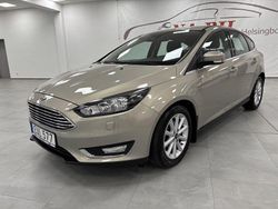 Grå Begagnad 2015 Ford Focus Titanium Halvkombi | 99 900 kr (Lite dyr)
